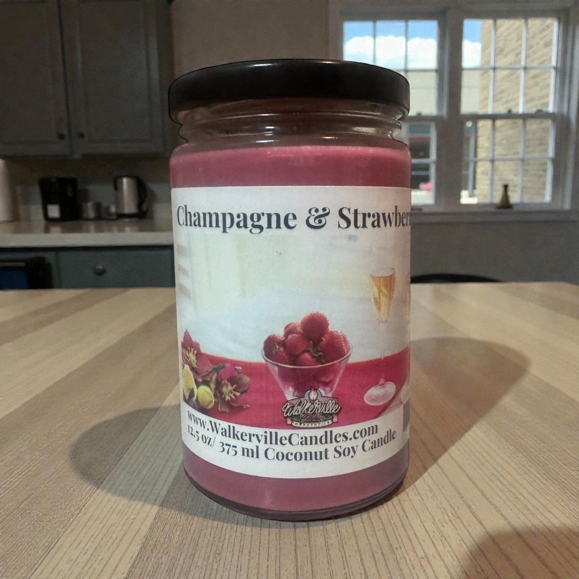Champagne & Strawberries Coconut Soy 12.5 oz/ 375 ml Candle Wood Wick - Walkerville Candles